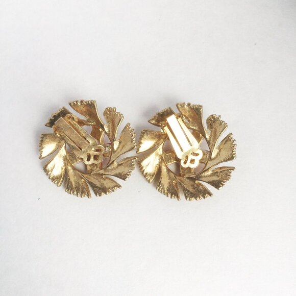 Enameled Flowers Clip On Earrings White Petals Red Beads Retro Fashion Earrings - Picture 5 of 6